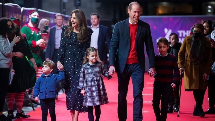 Кейт Миддлтон и принц Уильям впервые показались на публике с тремя детьми