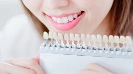 Как отбелить зубы домашними средствами и не навредить себе