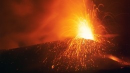 Японцы восхищаются красотой извержения вулкана Отакэ — видео