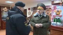 Белорусский ОМОН наградил Лукашенко высшим знаком отличия