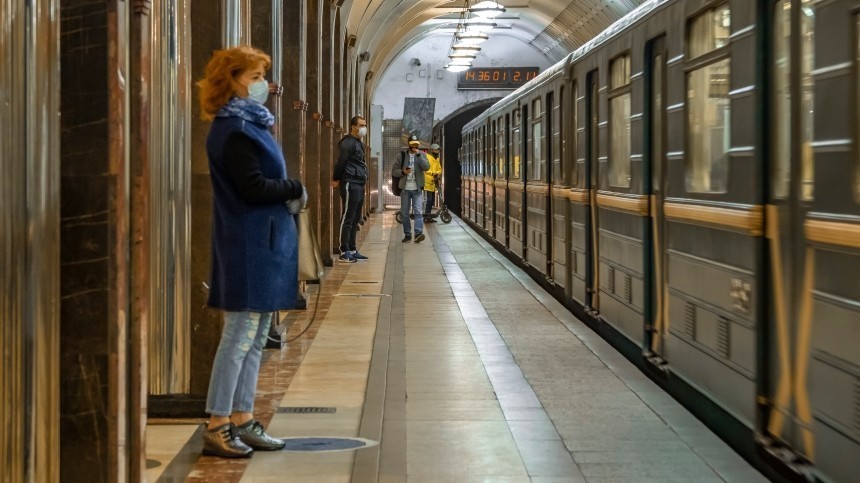 В новогоднюю ночь проезд в московском метро будет бесплатным