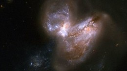 NASA показало уникальное фото слияния галактик