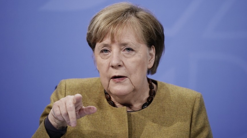 Меркель назвала сомнительным шагом блокировку Трампа в соцсетях