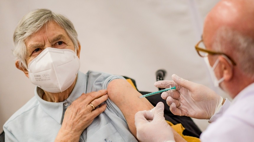 Массовая вакцинация от COVID-19 стартует в России