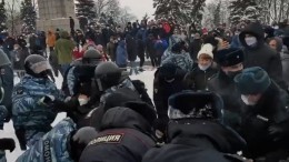 Участники незаконной акции напали на полицейских в Ульяновске