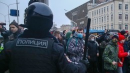 «Не будьте как звери!» — протестующие жестоко избили мужчину в центре Москвы