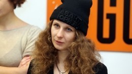 Видео: участниц Pussy Riot доставили в отдел полиции после наезда на сержанта