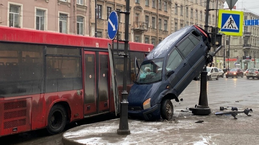 Кто объявляет остановки в автобусах спб