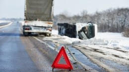 Пассажирский автобус под Петербургом улетел в кювет после вылета на встречку