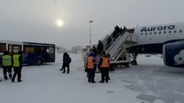 Видео с места аварийной посадки самолета из Хабаровска в Южно-Сахалинске