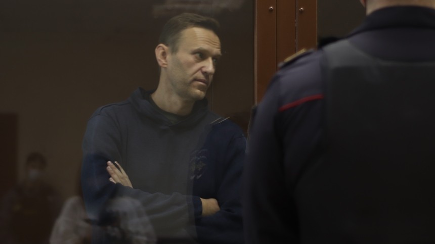 Ветерану, проходящему потерпевшим по делу Навального, вызвали скорую
