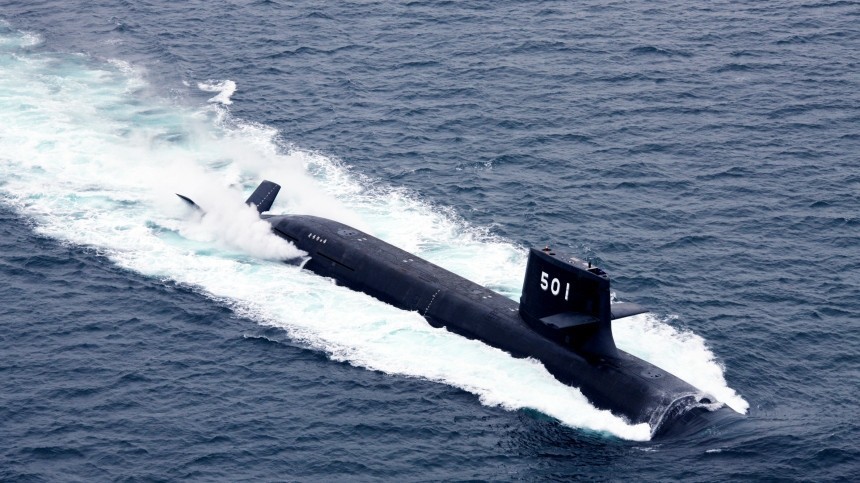 В Японии подводная лодка столкнулась с коммерческим судном