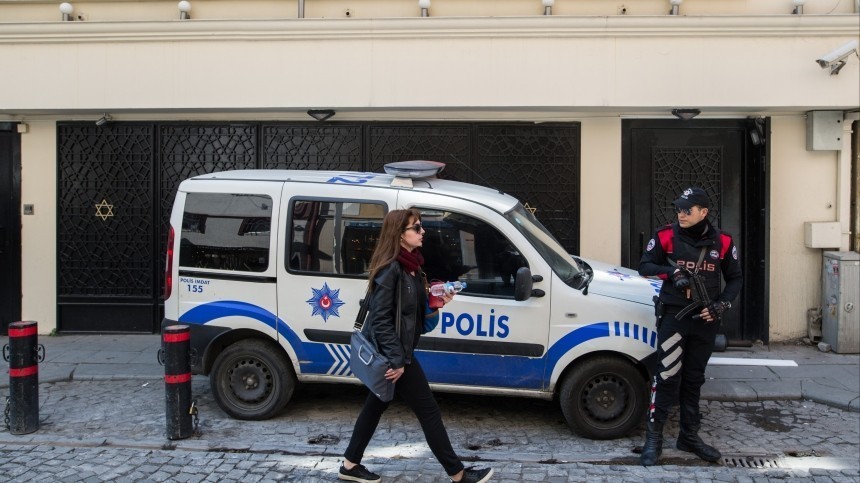 В Турции мужчина пытался убить начальника слюной больного COVID-19