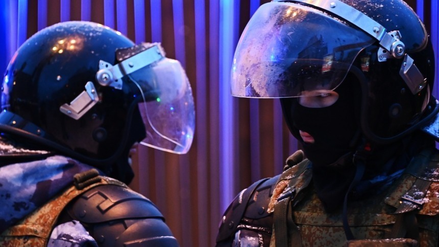СК возбудил дело за избиение омоновца на незаконной акции в Москве