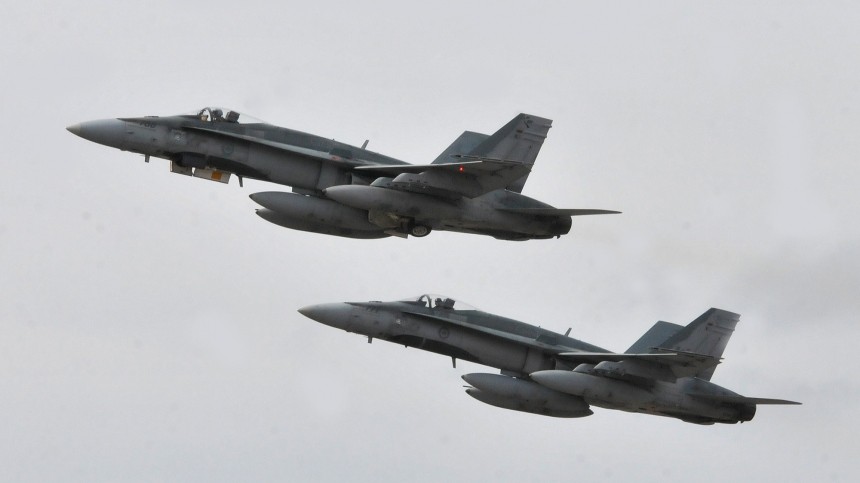Киев прокомментировал разрешение самолетам НАТО использовать небо над Крымом