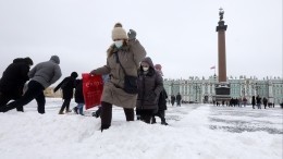 Метель на праздник: петербуржцев предупредили о сильном снегопаде 23 февраля