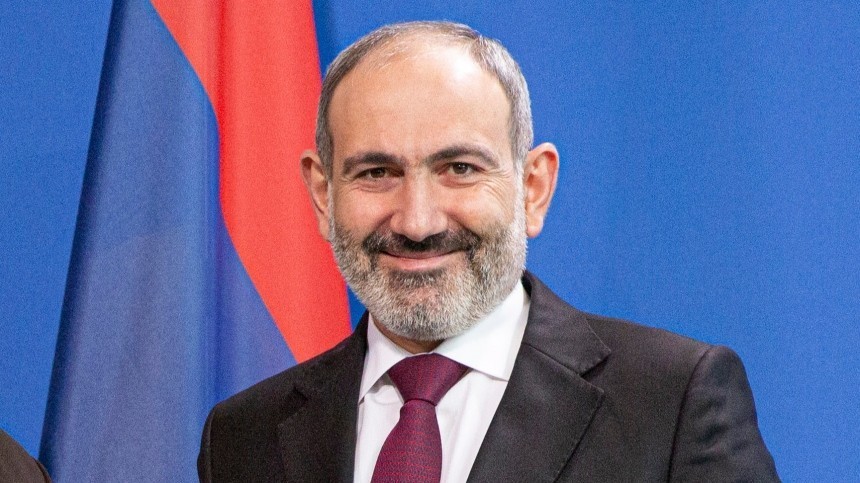 Президент Армении уволил поспорившего с Пашиняном замначальника Генштаба