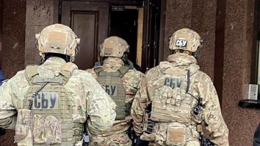 Спецназ СБУ провел обыски и задержания в офисе партии Медведчука