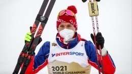 Александр Большунов впервые стал чемпионом мира в скиатлоне