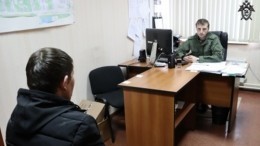 Кадры допроса подозреваемого в убийстве семьи под Нижним Новгородом