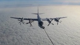 Российские летчики отработали дозаправку «убийцы субмарин» Ту-142 в воздухе