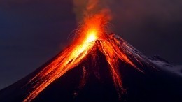 В Гватемале началось мощное извержение вулкана Пакая — видео