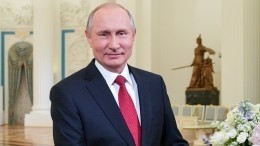 Путин поздравил россиянок с Международным женским днем