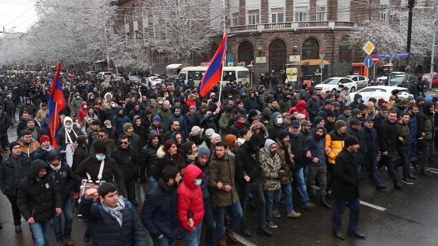 Армянская оппозиция намерена продолжать блокаду парламента