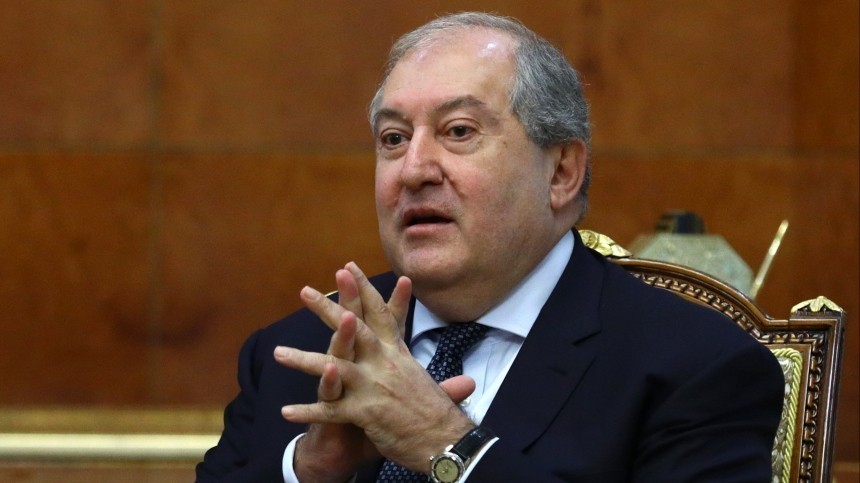 Президент Армении оспорил в Конституционном суде отставку главы Генштаба