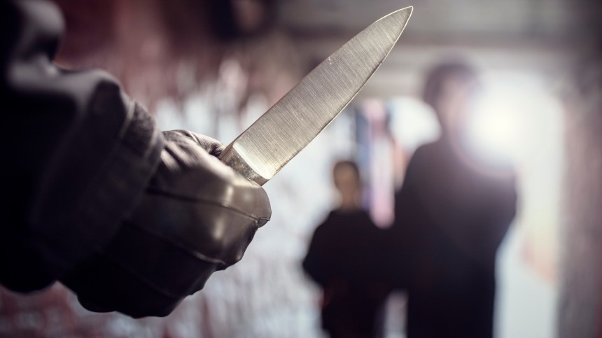 Очевидцы сообщают об угрожающем ножом мужчине в центре Москвы