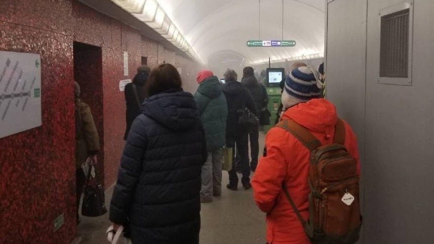 Санкт петербург метро задымление. Задымление в метро. Пожар на станции метро Старая деревня. Задымление в метро в Москве сегодня.