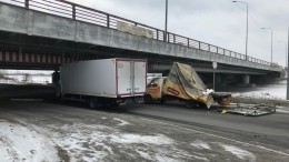 Мост не выдержал глупости: в Петербурге закроют проезд под знаменитой переправой