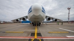 Видео: хоккеисты устроили матч на борту самолета Ан-124 «Руслан»