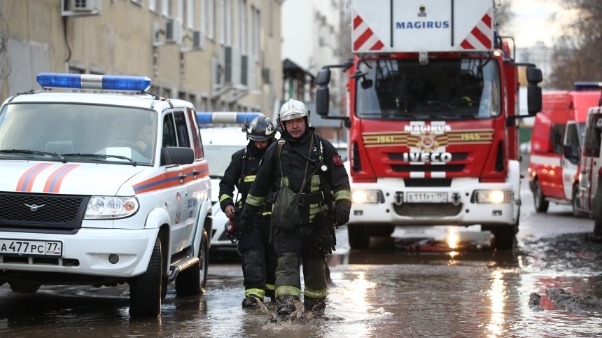 Взрыв газового баллона с последующим пожаром произошел в доме центре Москвы