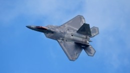 Сел «носом»: американский F-22 совершил аварийную посадку
