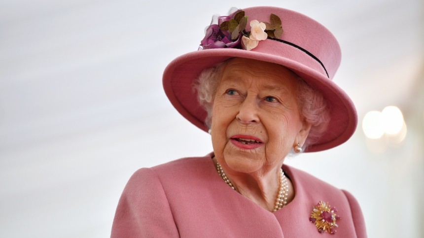 Королева Елизавета II в десятый раз стала прабабушкой