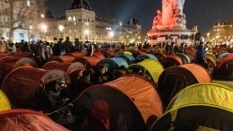 Видео: центр Парижа превратился в приют для мигрантов под открытым небом