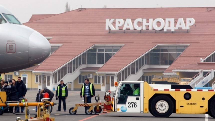 Самолет с неисправностью совершил аварийную посадку в Краснодаре