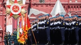 Песков: неизвестно, пригласят ли иностранных гостей на Парад Победы в Москву