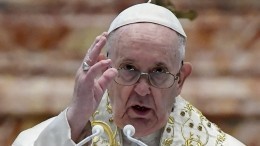 Папа Римский призвал сложить оружие на востоке Украины и в Сирии
