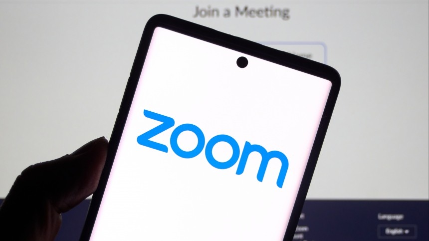 Zoom приостановил работу с российским госкомпаниями