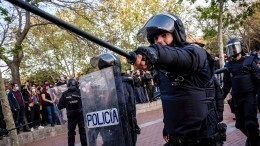 Арена столкновений и погромов: на акции протеста в Мадриде пострадали 14 человек