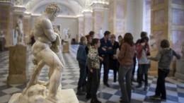 Эпидемия ханжества? В Эрмитаже разбираются с жалобой на «голые» статуи