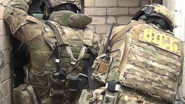 Видео задержания мужчины, захватившего заложников в магазине Владикавказа