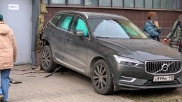 «Заново родился»: отец спас ребенка из-под колес Volvo в Петербурге на последних секундах