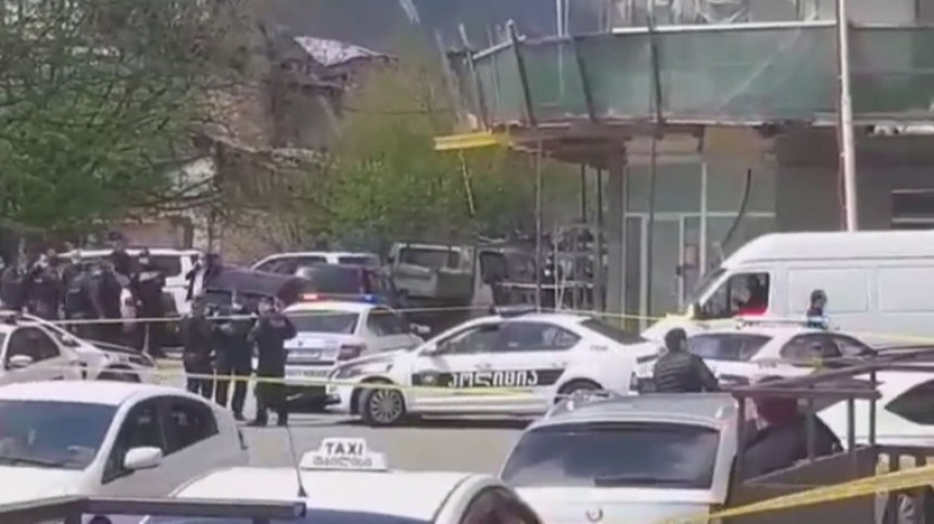 Вооруженные люди ворвались в полицию в ереване. Полиция Тбилиси здание банды. Здание полиции в Тбилиси фото. Грузия Тбилиси отдел полиции. Тбилиси полицейский 1 тупик 1.