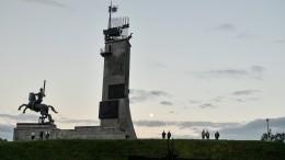 Видео: Монумент Победы частично обрушился в Великом Новгороде
