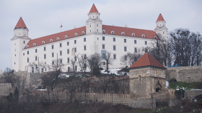 Словакия высылает трех сотрудников российского посольства