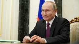 «Все равно узнаю!» — Путин подшутил над депутатами в масках