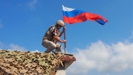 Военная полиция РФ и армейская авиация патрулируют сирийский город Эль-Камышлы